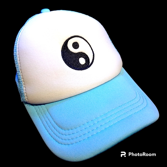 Snap-Back Ying/Yang Hat, Novelty, SkyBlue, White, Adjustable - Picture 2 of 12